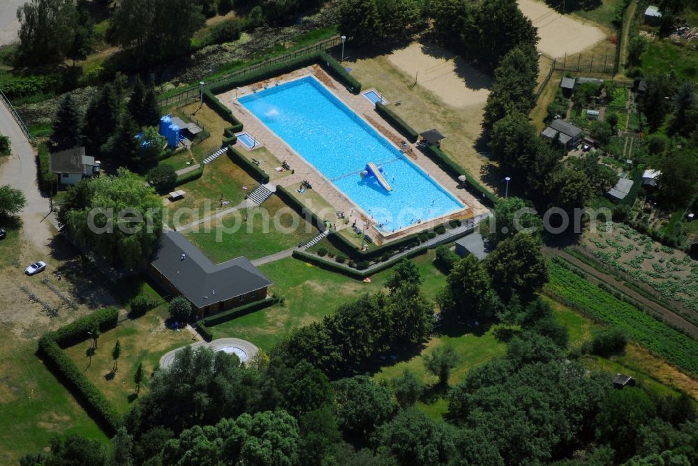 Beelitz from the bird's eye view: Swimming pool of the on Steinhorst in Beelitz in the state Brandenburg, Germany