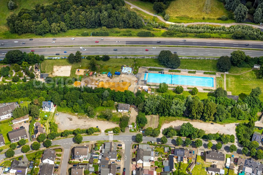 Bottrop from the bird's eye view: Swimming pool of the Stenkhoff-Bad on Stenkhoffstrasse in Bottrop in the state North Rhine-Westphalia, Germany