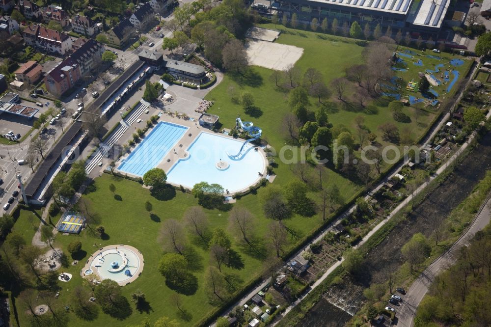 Freiburg im Breisgau from the bird's eye view: Swimming pool of the Strandbad in Freiburg im Breisgau in the state Baden-Wuerttemberg