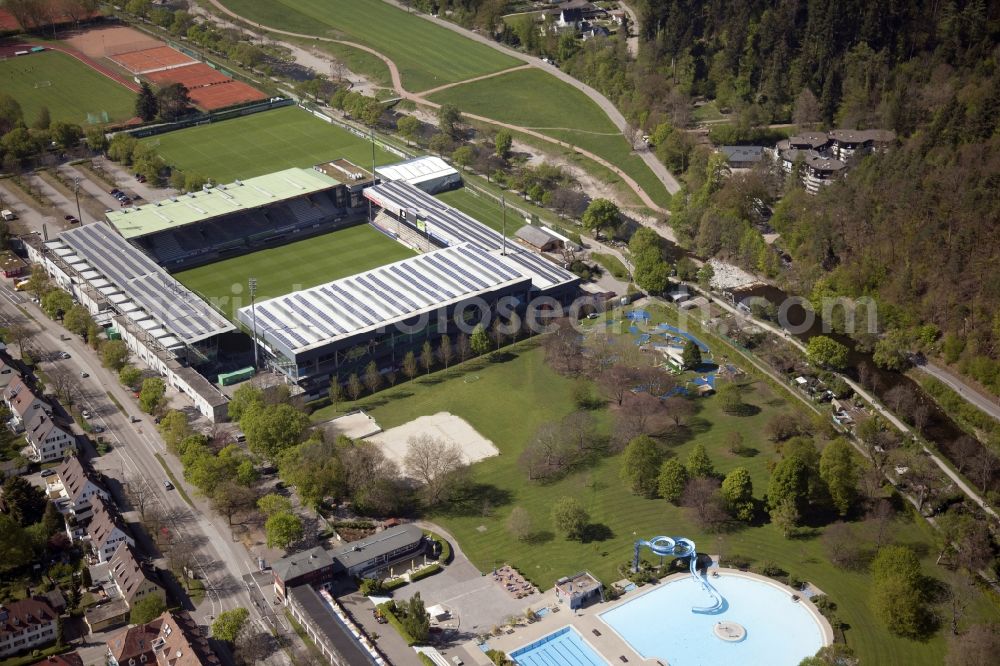 Aerial photograph Freiburg im Breisgau - Swimming pool of the Strandbad in Freiburg im Breisgau in the state Baden-Wuerttemberg. Behind this the Schwarzwald Stadium of the soccer club SC Freiburg