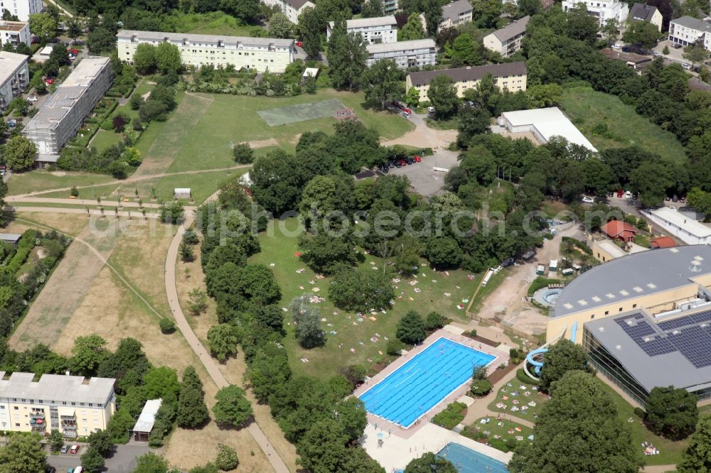 Aerial image Mainz - Swimming pool of the Taubertsbergbad in the district Hartenberg-Muenchfeld in Mainz in the state Rineland-Palatinate, Germany