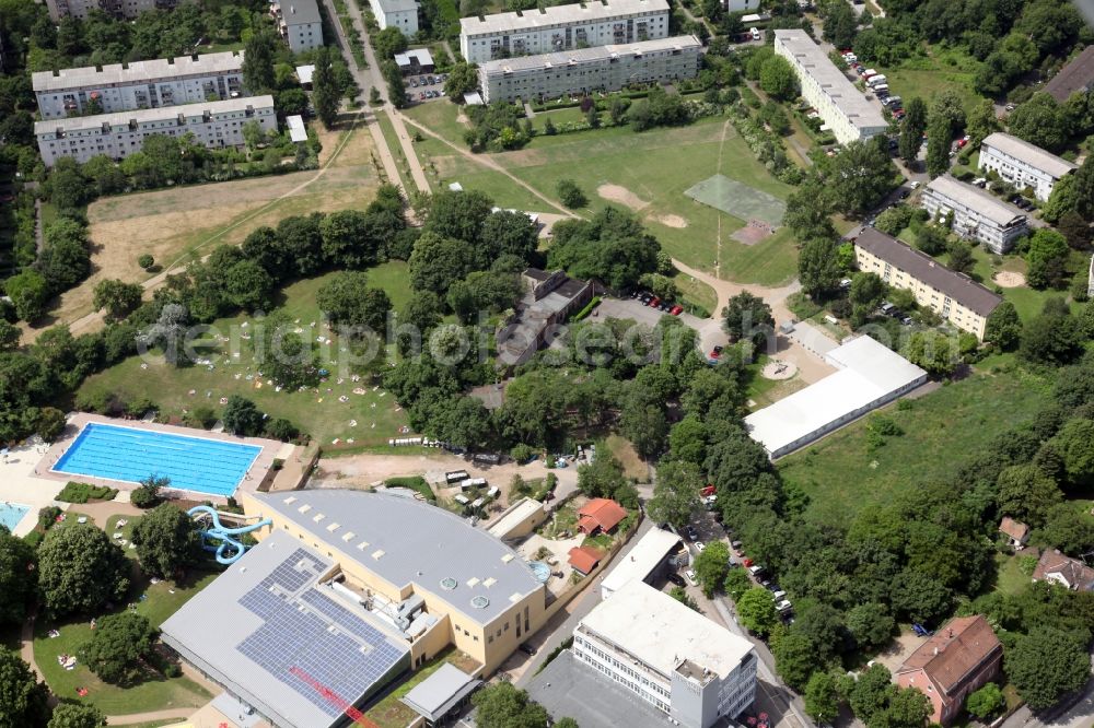 Mainz from above - Swimming pool of the Taubertsbergbad in the district Hartenberg-Muenchfeld in Mainz in the state Rineland-Palatinate, Germany