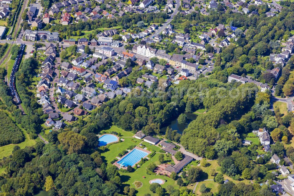 Rheinberg from the bird's eye view: Swimming pool of the Underberg-Freibad on street Bahnhofstrasse in Rheinberg in the state North Rhine-Westphalia, Germany