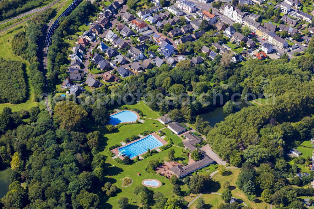 Aerial image Rheinberg - Swimming pool of the Underberg-Freibad on street Bahnhofstrasse in Rheinberg in the state North Rhine-Westphalia, Germany