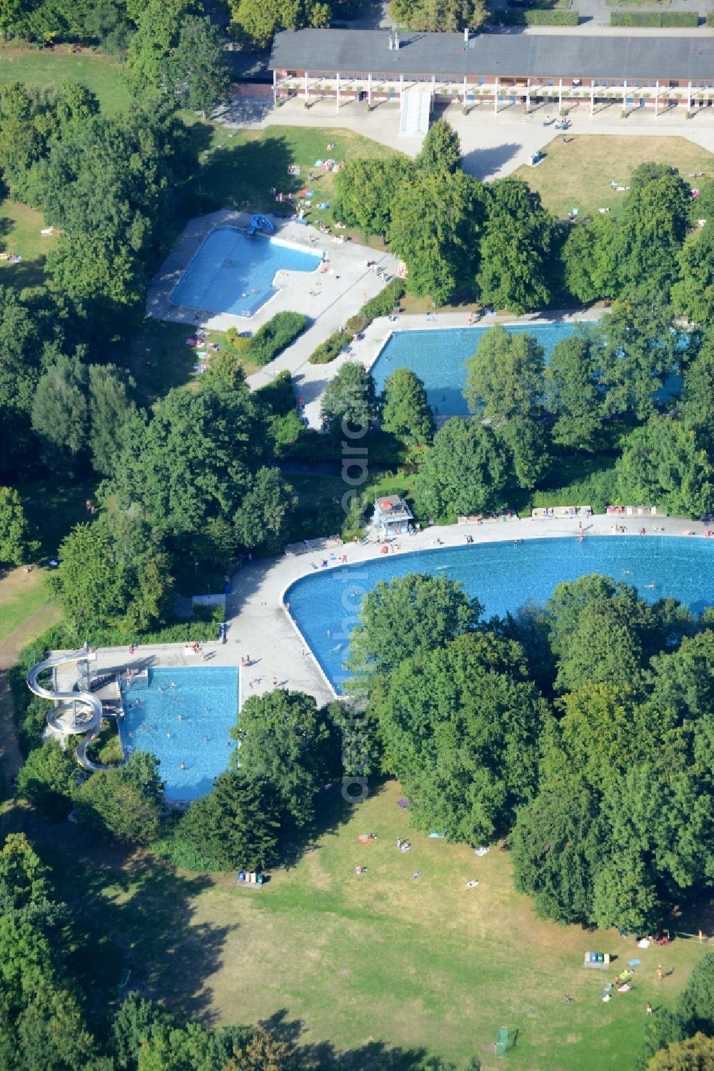 München from the bird's eye view: Swimming pool of the Ungererbad in Munich in the state of Bavaria