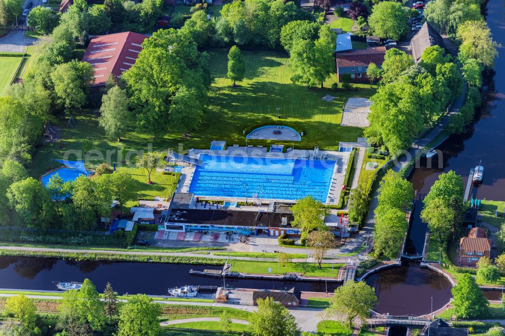 Aerial image Emden - Swimming pool of the Van-Ameren Bad on street Kesselschleuse in the district Herrentor in Emden in the state Lower Saxony, Germany