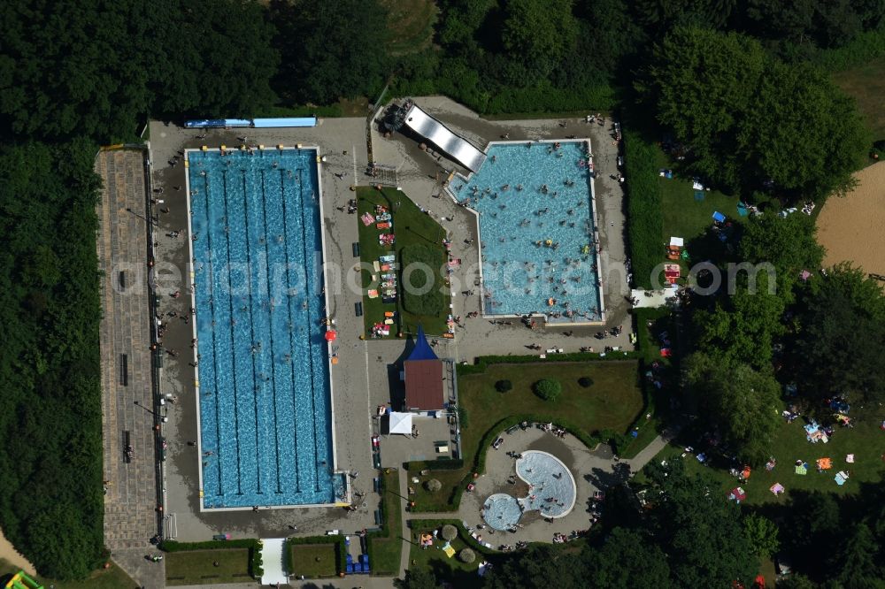 Grabow from above - Swimming pool of the Waldbad Grabow Goethestrasse in Grabow in the state Mecklenburg - Western Pomerania