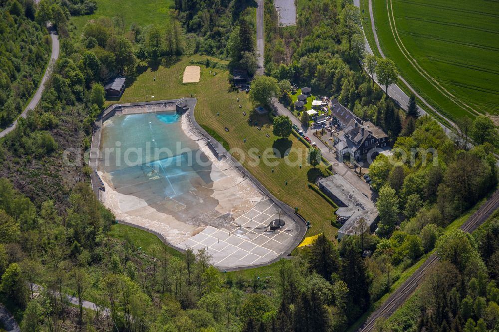 Aerial image Gudenhagen - Swimming pool of the Waldfreibad Gudenhagen in Gudenhagen at Sauerland in the state North Rhine-Westphalia, Germany