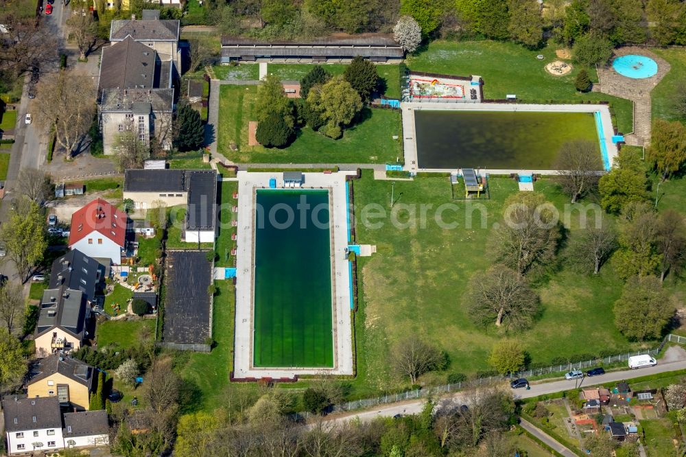 Bochum from the bird's eye view: Swimming pool of the WasserWelten Bochum Werne on Bramheide in the district Werne in Bochum in the state North Rhine-Westphalia, Germany