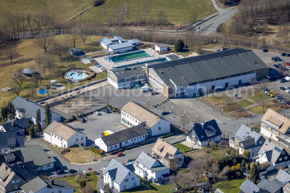 Schmallenberg from above - Swimming pool of the Wellen-Freibad Schmallenberg on Paul-Falke-Platz in Schmallenberg at Sauerland in the state North Rhine-Westphalia, Germany