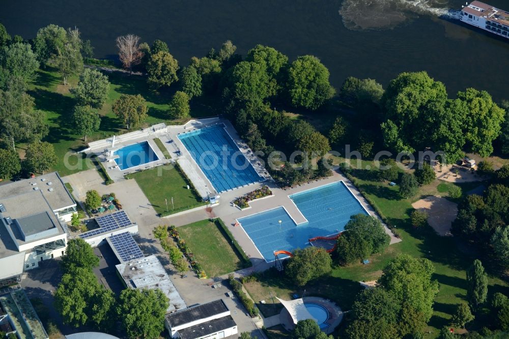 Aschaffenburg from the bird's eye view: Swimming pool of the open-air facilities Freizeitwelt in Aschaffenburg in the state of Bavaria