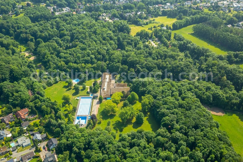 Aerial image Bochum - Swimming pools of the hall outdoor swimming pool Hoentrop in the district of Wattenscheid in Bochum in the federal state North Rhine-Westphalia, Germany