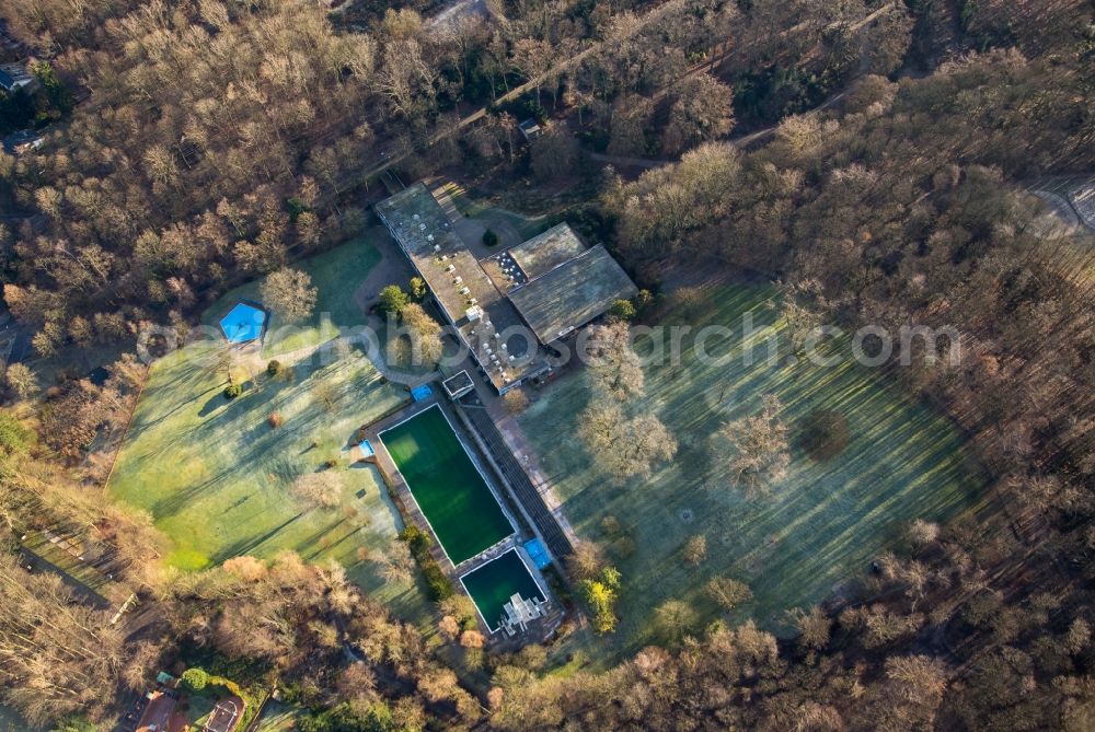 Bochum from above - Swimming pools of the hall outdoor swimming pool in the district of Hoentrop in Bochum in the federal state North Rhine-Westphalia