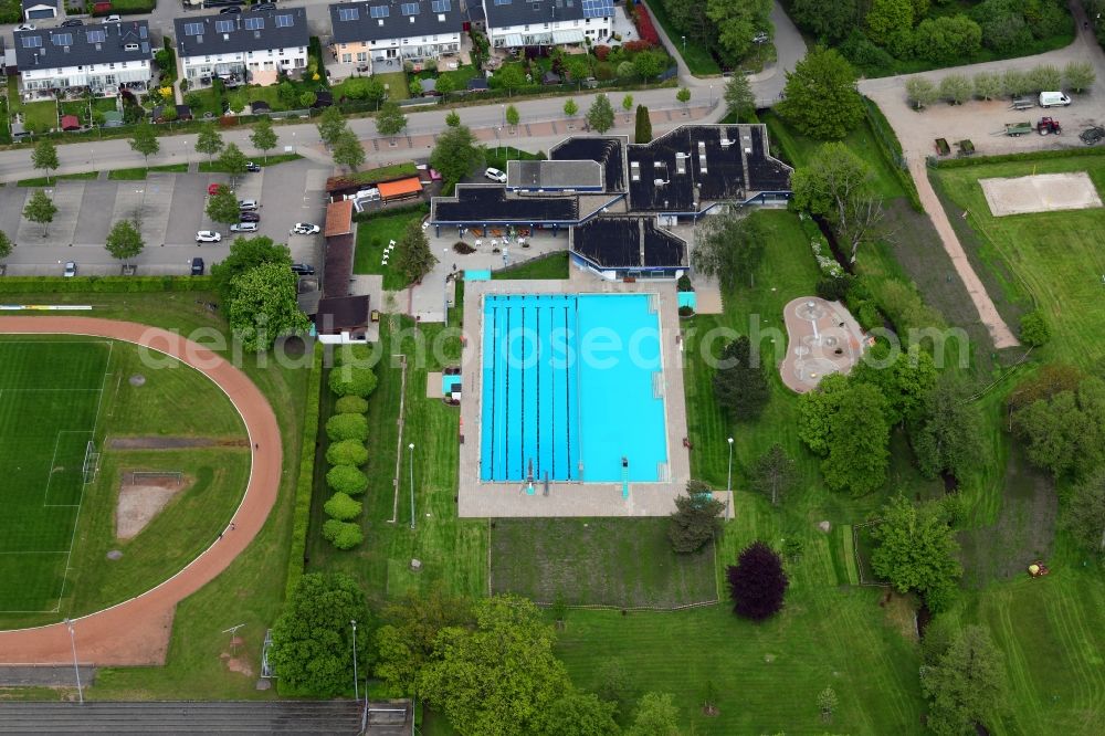 Schopfheim from the bird's eye view: Swimming pool and bath with sunbathing arean in Schopfheim in the state Baden-Wurttemberg, Germany