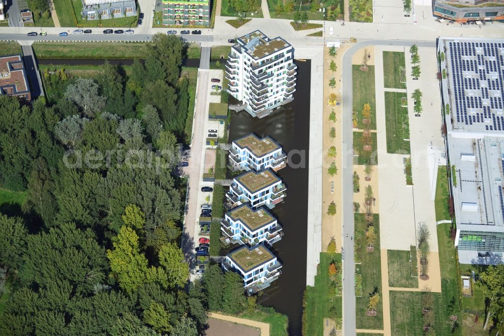 Hamburg from above - Floating houses on the island park of the IGS in Hamburg - Wilhelmsburg