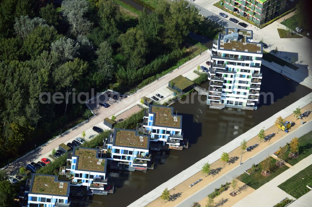 Aerial photograph Hamburg - Floating houses on the island park of the IGS in Hamburg - Wilhelmsburg