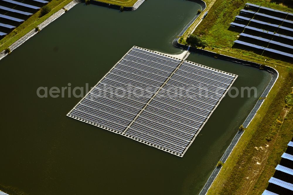 Aerial image Salzwedel - Floating solar power plant and panels of photovoltaic systems on the surface of the water auf einem Wasserzwischenspeicher in the district Osterwohle in Salzwedel in the state Saxony-Anhalt, Germany