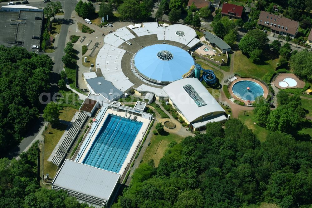 Brandenburg an der Havel from the bird's eye view: Swimming pool and outdoor pool of the leisure facility Marienbad in Brandenburg on the Havel in Brandenburg, Germany