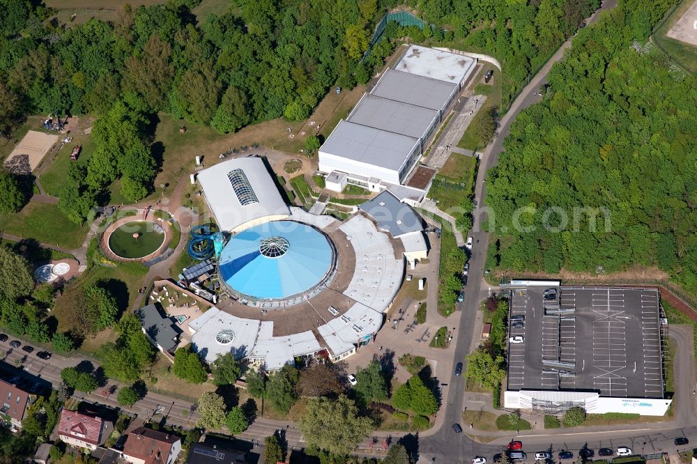 Brandenburg an der Havel from above - Swimming pool and outdoor pool of the leisure facility Marienbad in Brandenburg on the Havel in Brandenburg, Germany