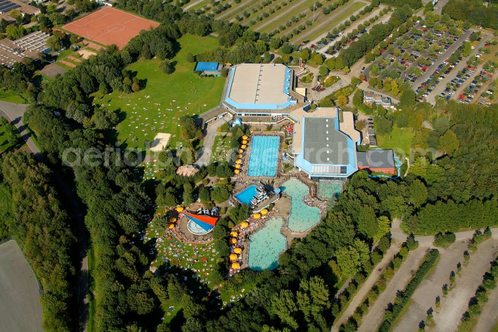 Aerial image Gelsenkirchen - Indoor pool, outdoor pool and Emscher-Lippe-Halle in Gelsenkirchen in North Rhine-Westphalia