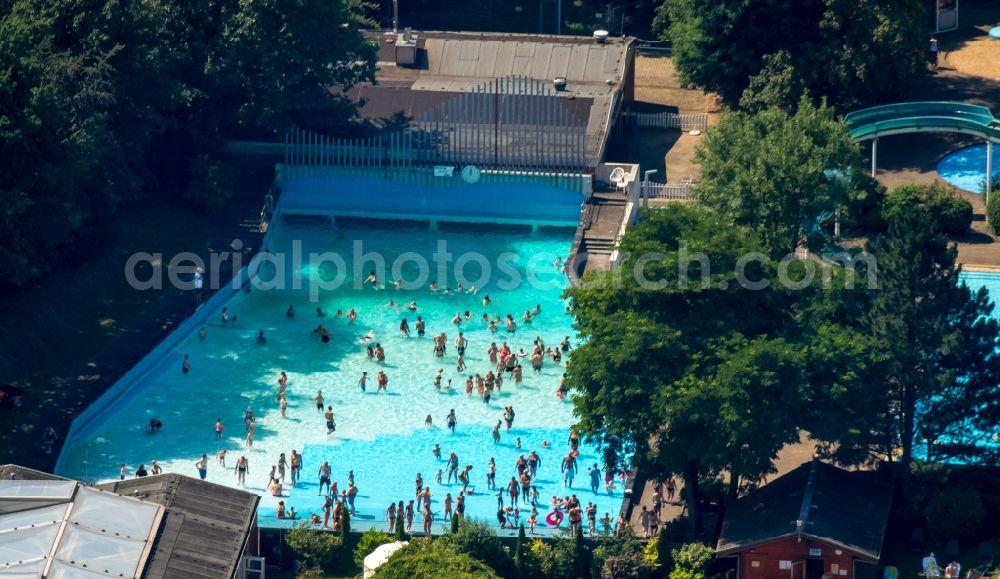 Aerial photograph Oberhausen - Indoor swimming pool and swimming pool of the swimming pool Solbad Vonderort in Oberhausen in North Rhine-Westphalia