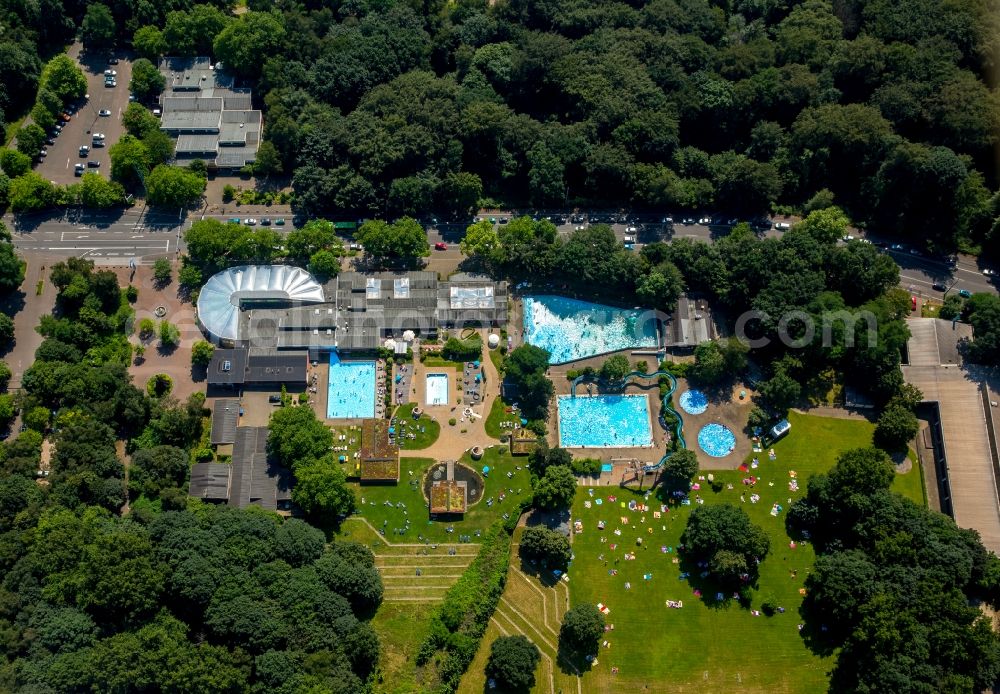 Oberhausen from the bird's eye view: Indoor swimming pool and swimming pool of the swimming pool Solbad Vonderort in Oberhausen in North Rhine-Westphalia