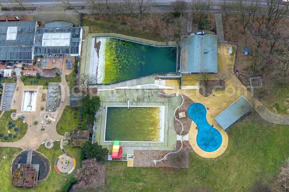 Oberhausen from the bird's eye view: Indoor swimming pool and swimming pool of the swimming pool Solbad Vonderort in Oberhausen at Ruhrgebiet in North Rhine-Westphalia