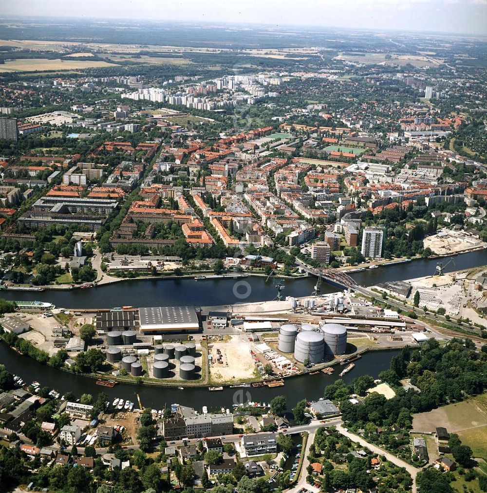 Berlin - Spandau from the bird's eye view: Südhafen der BEHALA.