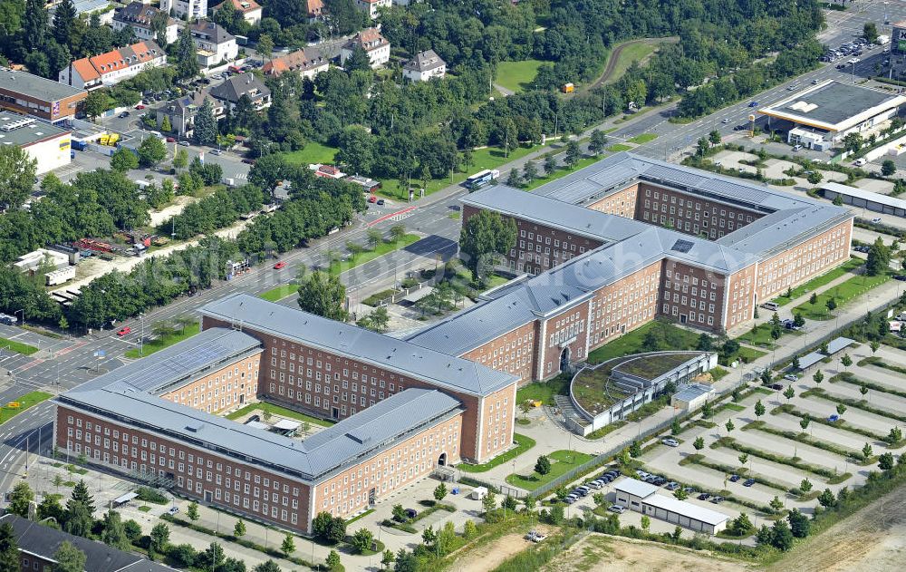 Aerial photograph Nürnberg - Blick auf das Gebäude der Südkaserne. Das Gebäude wurde 1938 als SS-KAserne für das Reichsparteitagsgelände gebaut und danach von der US-Armee unter dem Namen Merrell Barracks genutzt. Heute ist hier der Sitz des Bundesamts für Migration und Flüchtlinge sowie einer Zweigstelle des UNHCR. View of the building of the Sudkaserne. It was built in 1938 as aa SS barracks for the Nazi Party Rally Grounds and then used by the U.S. Army under the name Merrell Barracks. Today it houses the Federal Office for Migration and Refugees and as well a branch office of the UNHCR.