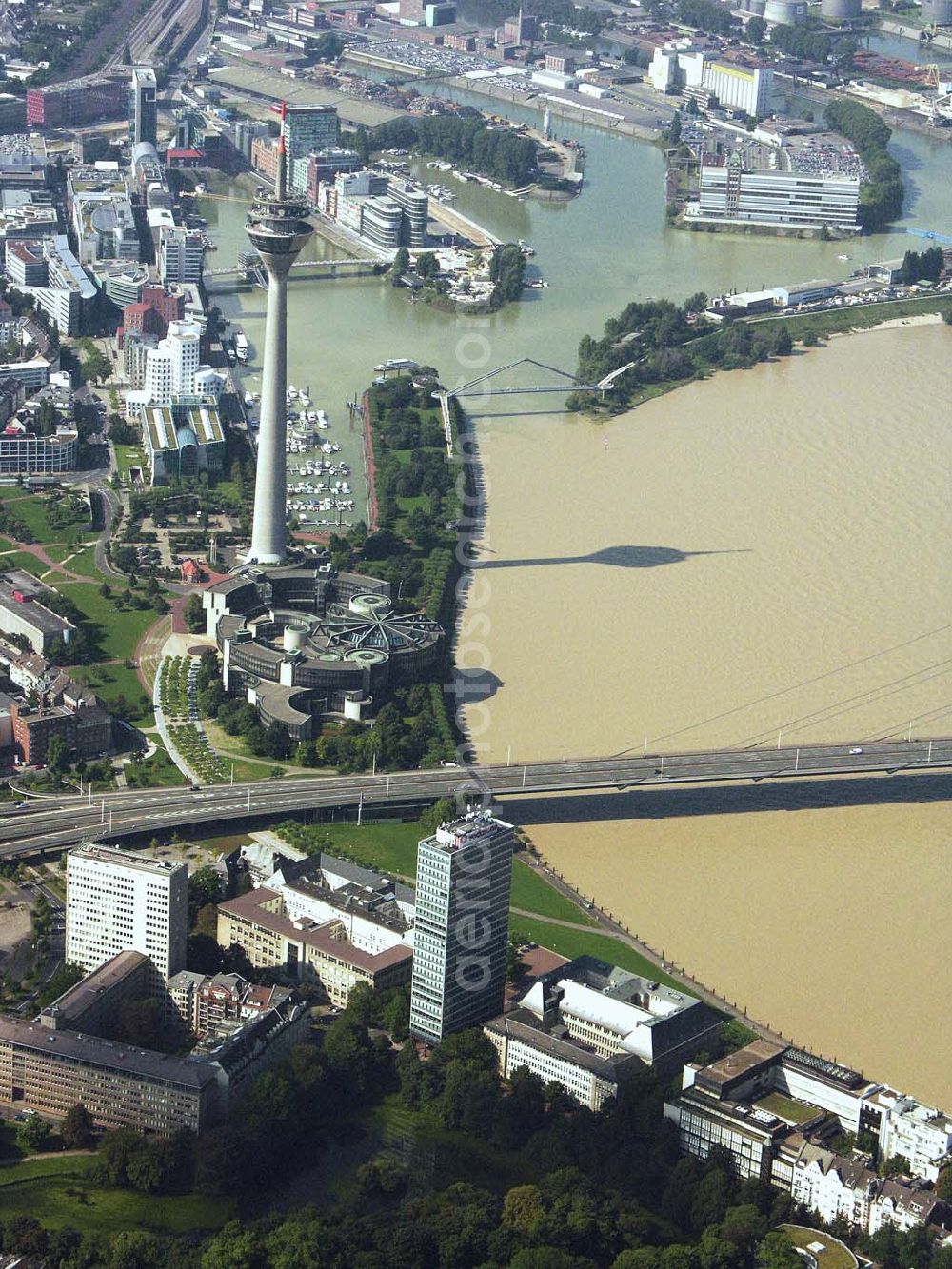 Aerial photograph Düsseldorf (NRW) - Blick auf die südlich der Altstadt gelegende Rheinpromenade in Düsseldorf. Im Vordergrund ist das Mannesmann Hochhaus, dahinter der Landtag Nordrhein-Westfalens und der Rheinturm zu sehen. Weiter im Hintergrund befindet sich der neue umgestaltete Medienhafen. Vodafone D2 GmbH, Am Seestern 1, D-40547 Düsseldorf , E-Mail: kontakt@vodafone.com