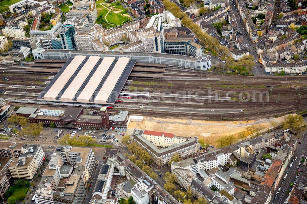 Düsseldorf from above - Southern area of the main station of the railway in Duesseldorf in the state of North Rhine-Westphalia