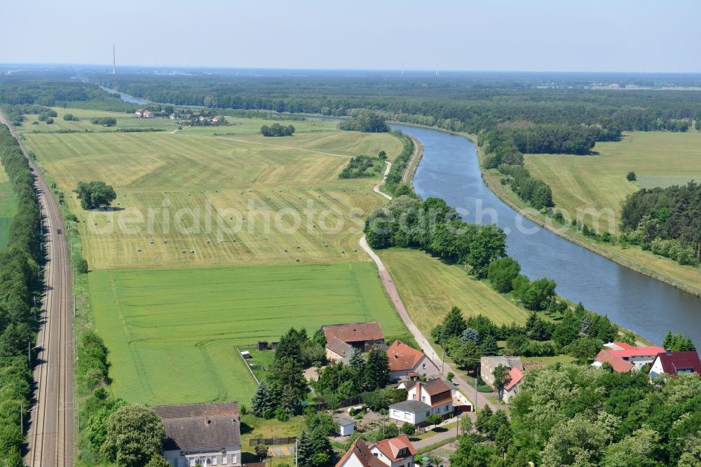 Aerial photograph Kade OT Kader Schleuse - South riverside of the Elbe-Havel-Canel between Bliecke and Kade in the state Saxony-Anhalt