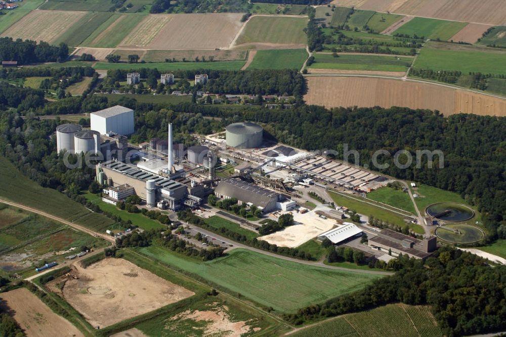 Offenau from the bird's eye view: Blick auf die Zuckerfabrik der Südzucker AG in Offenau in der Ludwig-Kayser-Straße 1. Die Südzucker AG mit Hauptsitz in Mannheim ist der größte Zuckerproduzent in Europa und einer der größten Nahrungsmittelkonzerne Deutschlands. Sie beschäftigt weltweit ca. 18.600 Mitarbeiter und ist im MDAX notiert. Kontakt Südzucker AG: Tel. +49(0)621 4210, Email: public.relations@suedzucker.de, Ansprechpartner: Dr. Dominik Risser, Öffentlichkeitsarbeit