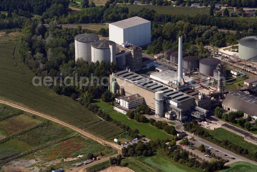 Aerial image Offenau - Blick auf die Zuckerfabrik der Südzucker AG in Offenau in der Ludwig-Kayser-Straße 1. Die Südzucker AG mit Hauptsitz in Mannheim ist der größte Zuckerproduzent in Europa und einer der größten Nahrungsmittelkonzerne Deutschlands. Sie beschäftigt weltweit ca. 18.600 Mitarbeiter und ist im MDAX notiert. Kontakt Südzucker AG: Tel. +49(0)621 4210, Email: public.relations@suedzucker.de, Ansprechpartner: Dr. Dominik Risser, Öffentlichkeitsarbeit