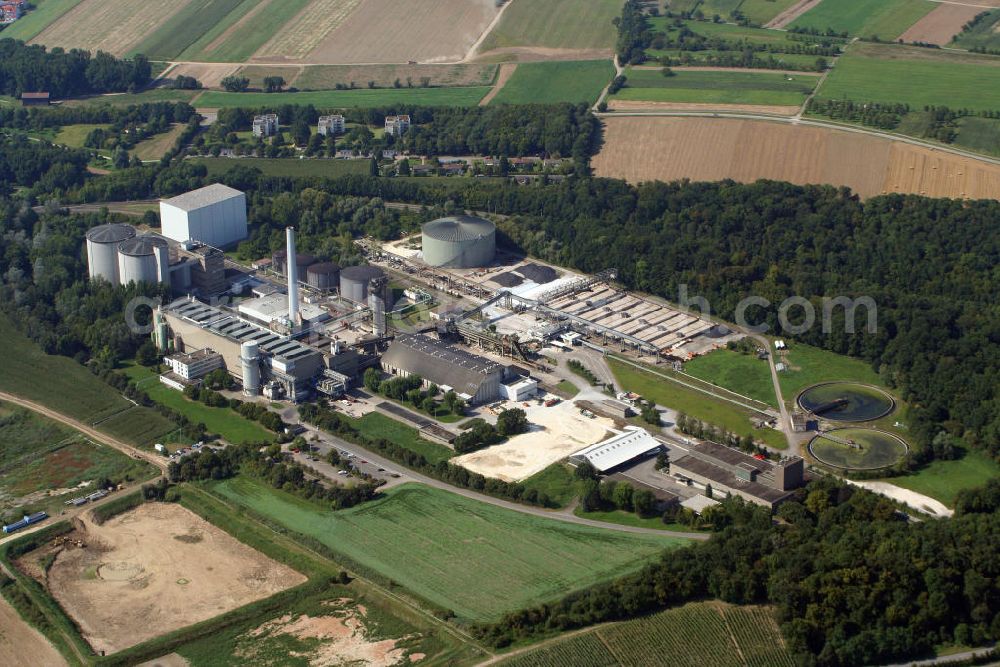 Aerial photograph Offenau - Blick auf die Zuckerfabrik der Südzucker AG in Offenau in der Ludwig-Kayser-Straße 1. Die Südzucker AG mit Hauptsitz in Mannheim ist der größte Zuckerproduzent in Europa und einer der größten Nahrungsmittelkonzerne Deutschlands. Sie beschäftigt weltweit ca. 18.600 Mitarbeiter und ist im MDAX notiert. Kontakt Südzucker AG: Tel. +49(0)621 4210, Email: public.relations@suedzucker.de, Ansprechpartner: Dr. Dominik Risser, Öffentlichkeitsarbeit