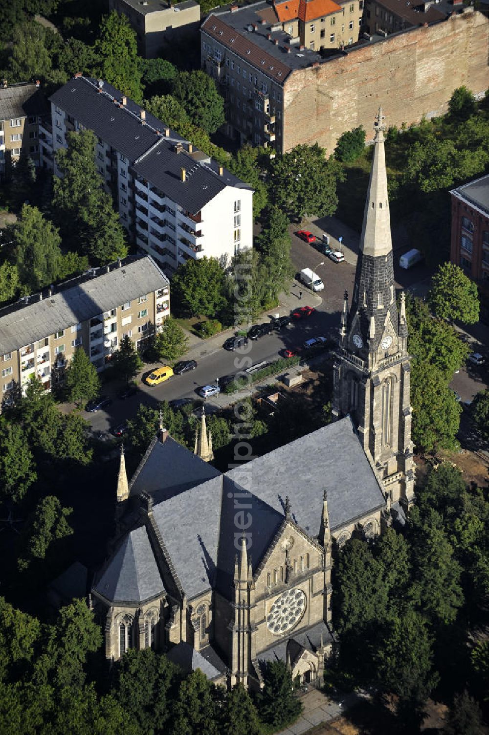 Berlin from above - Blick auf die katholische Kirche St. Sebastian in Berlin- Prenzlauer Berg, Gesundbrunnen. Die zwischen 1890 und 1893 erbaute Kirche, ist im neugotischen Stil gehalten. Die Kirchengemeinde St. Sebastian ist die zweitälteste katholische Kirchengemeinde in Berlin, seit der Reformation. View of the Catholic Church of St. Sebastian in Berlin's Prenzlauer Berg, Gesundbrunnen. The church, built 1890-1893, is held in the neo-Gothic style. The Church of St. Sebastian is the second oldest Catholic church in Berlin, since the Reformation.