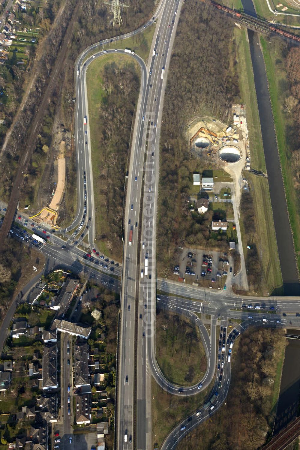 Aerial photograph BOCHUM OT Stahlhausen - Bochum - Stahlhausen 22/03/2012 BOCHUM OT Stahlhausen 22/03/2012 View of the six-lane extension of the A40 between junctions Gelsenkirchen and Bochum-Stahlhausen. As part of the expansion sites created several new bridges