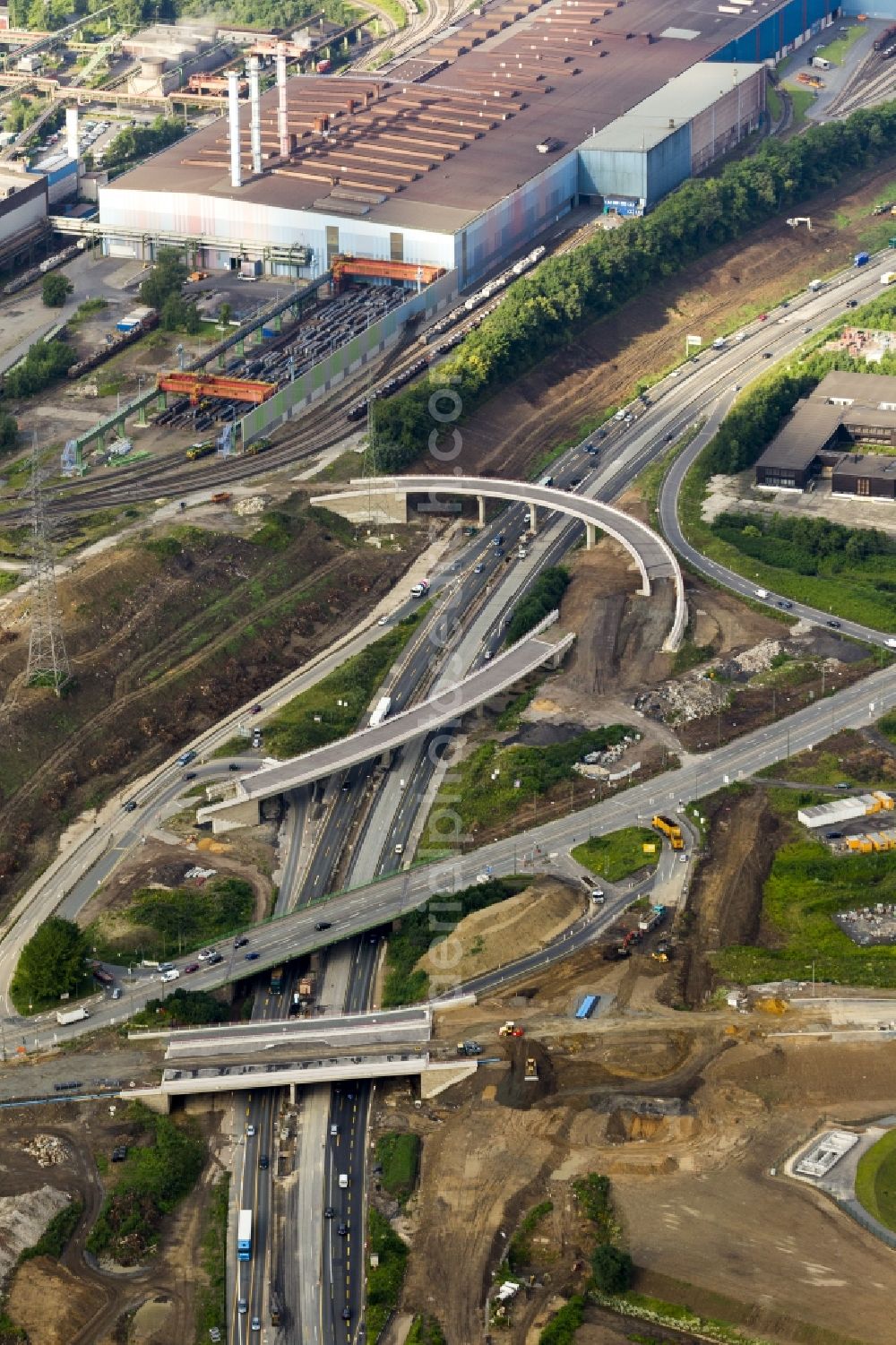 Bochum OT Stahlhausen from above - Bochum - Stahlhausen 22/03/2012 BOCHUM OT Stahlhausen 22/03/2012 View of the six-lane extension of the A40 between junctions Gelsenkirchen and Bochum-Stahlhausen. As part of the expansion sites created several new bridges