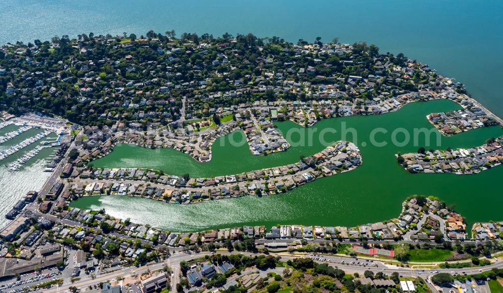 Belvedere Tiburon from above - Lake Island on the Belvedere Lagoon aloung Peninsula Rd in Belvedere Tiburon in California, USA