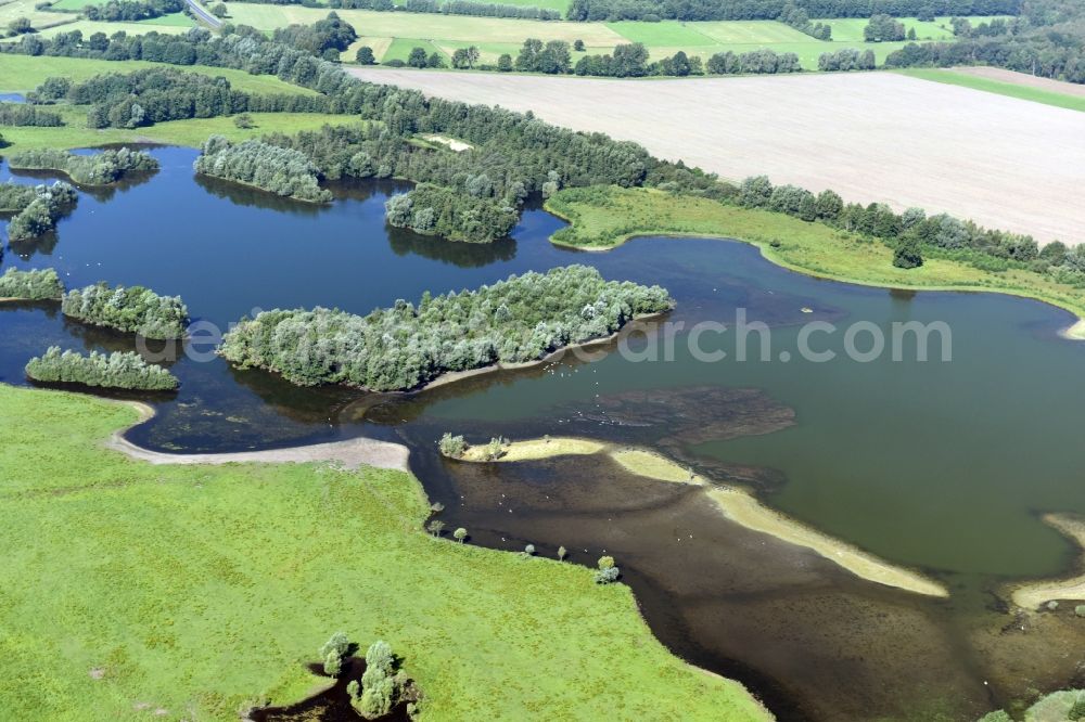 Wolfsburg from the bird's eye view: Lake Island on a lake in the integral nature reserve Ilkerbruch in Wolfsburg in the state Lower Saxony