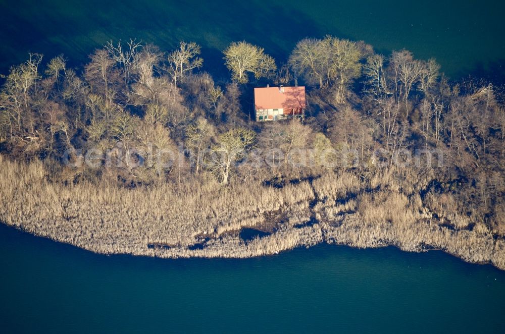 Aerial photograph Neubrandenburg - Lake Island Fischerinsel in Tollensesee in Wustrow in the state Mecklenburg - Western Pomerania, Germany