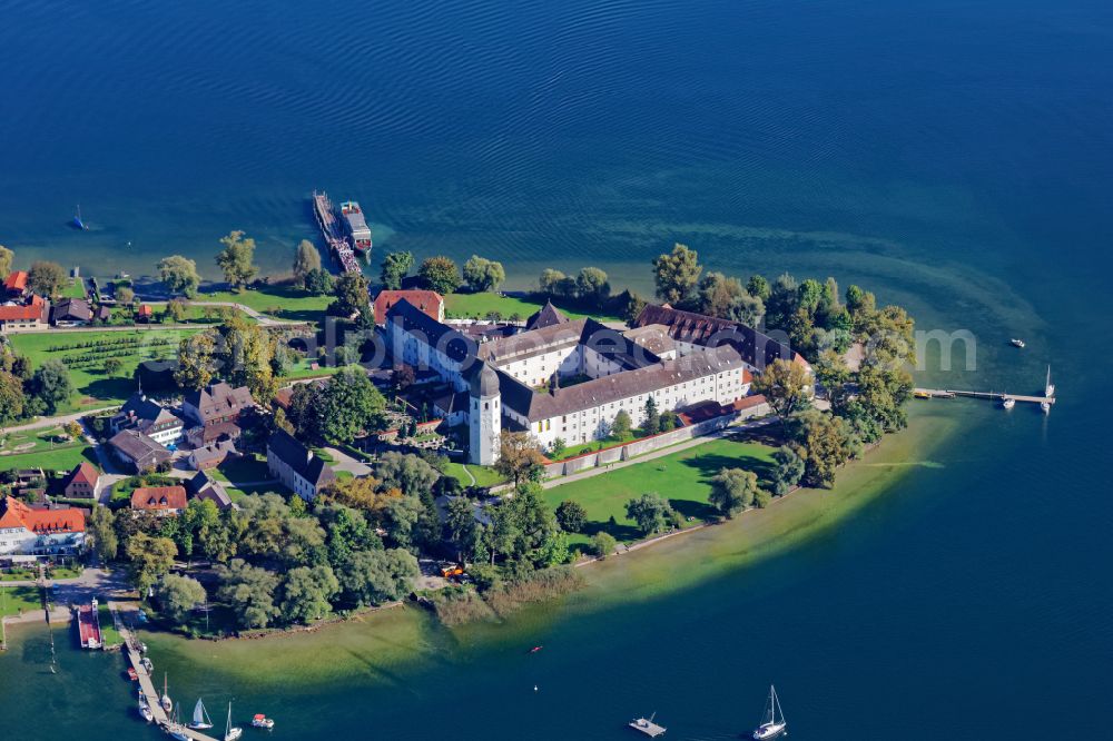 Chiemsee from the bird's eye view: Lake Island der Frauerninsel with dem Kloster of Abtei Frauenwoerth on street Frauenchiemsee in Chiemsee in the state Bavaria, Germany