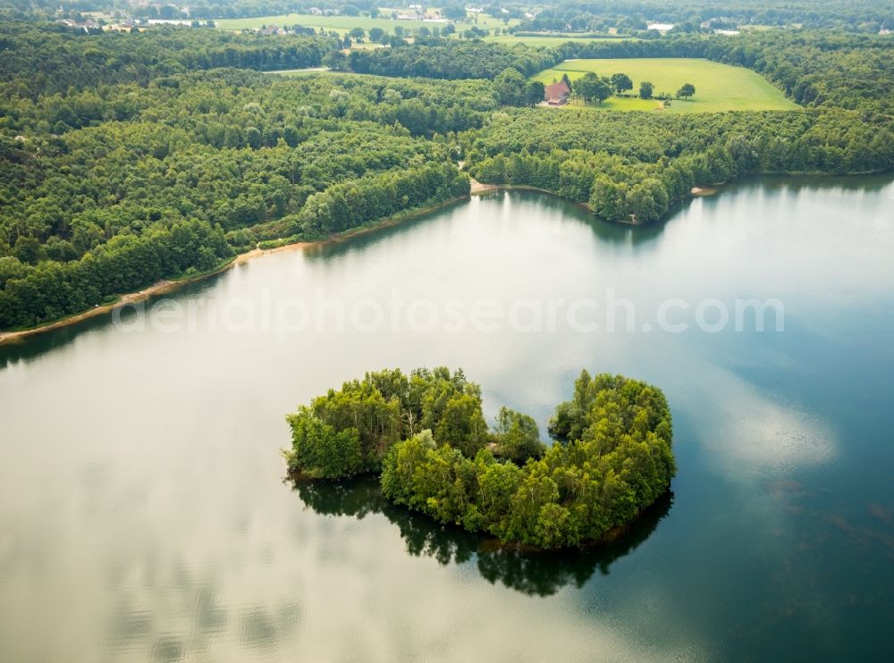 Aerial photograph Bottrop - Lake Island on the Heidesee in Bottrop in the state North Rhine-Westphalia, Germany