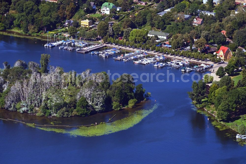 Berlin from the bird's eye view: Lake Island Insel Imchen in the district Kladow in Berlin, Germany