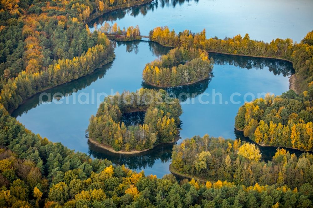 Bottrop from the bird's eye view: Lake Islands on the Heidesee in Bottrop in the state North Rhine-Westphalia, Germany