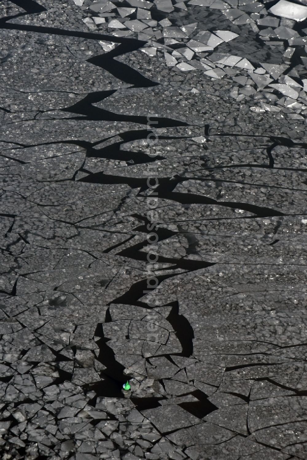 Aerial photograph Wusterwitz - Overseas territory of Wendsee with wintry snowy drift ice on the frozen water surface at Kirchmoeser in Brandenburg