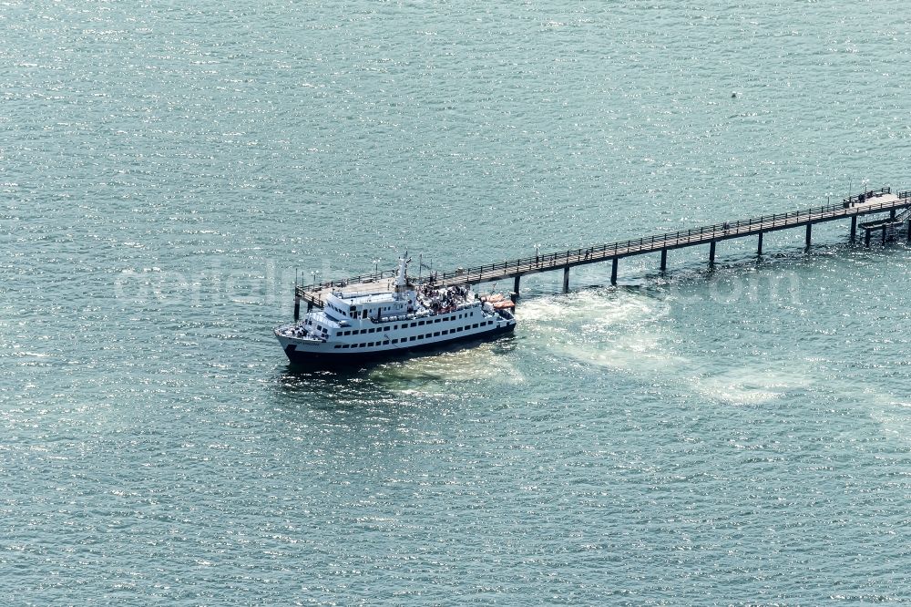 Aerial photograph Binz - View of the sea bridge in Binz on the island Ruegen in Mecklenburg-West Pomerania