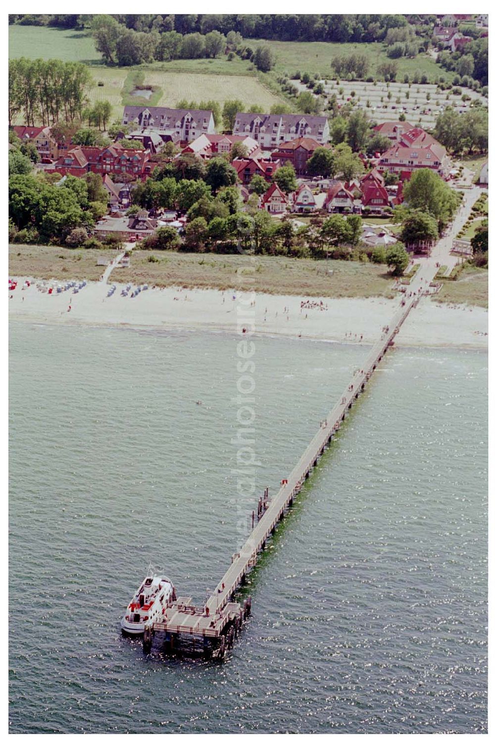 Aerial photograph Boltenhagen / MV - Blick auf die Seebrücke mit dem Strandbereich in Boltenhagen / Mecklenburg Vorpommern.