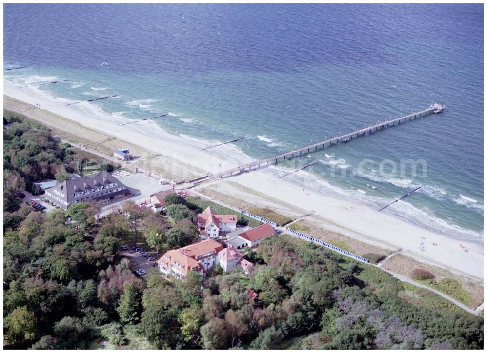 Graal-Müritz / Mecklenburg Vorpommern from above - Seebrücke in Graal - Müritz Mecklenburg Vorpommern / 27.09.02