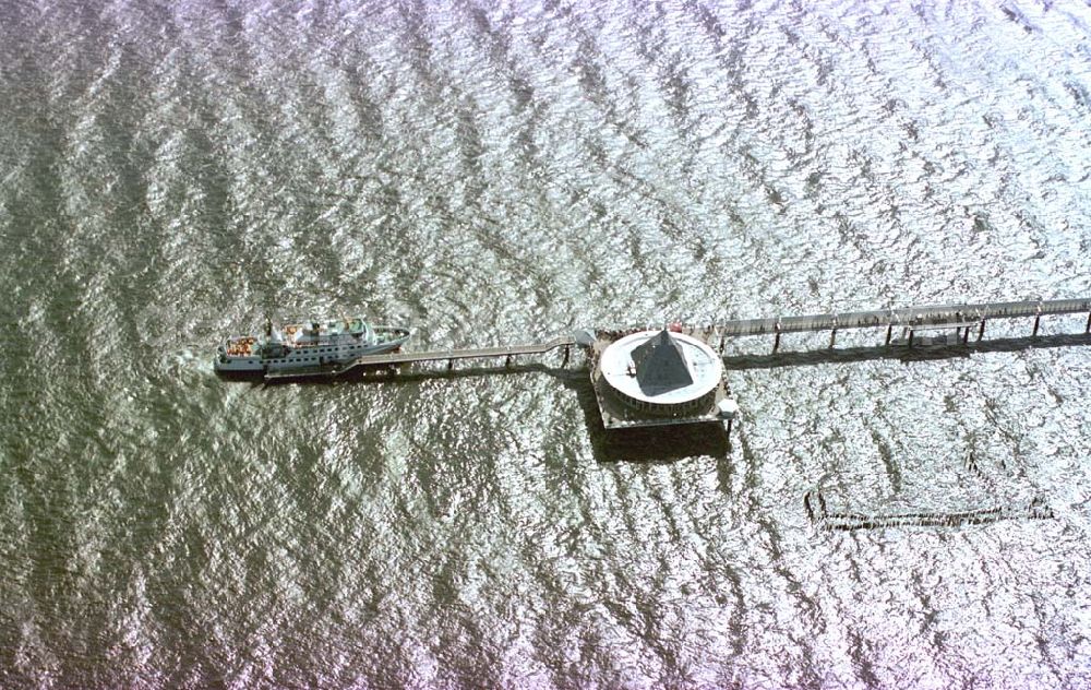 Heringsdorf/ Usedom from the bird's eye view: Seebrücke in Heringsdorf.